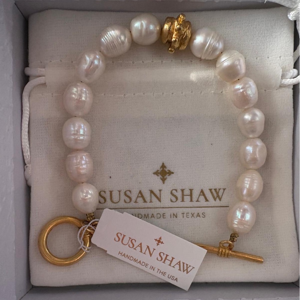 Susan Shaw Gold and White Pearl Bracelet